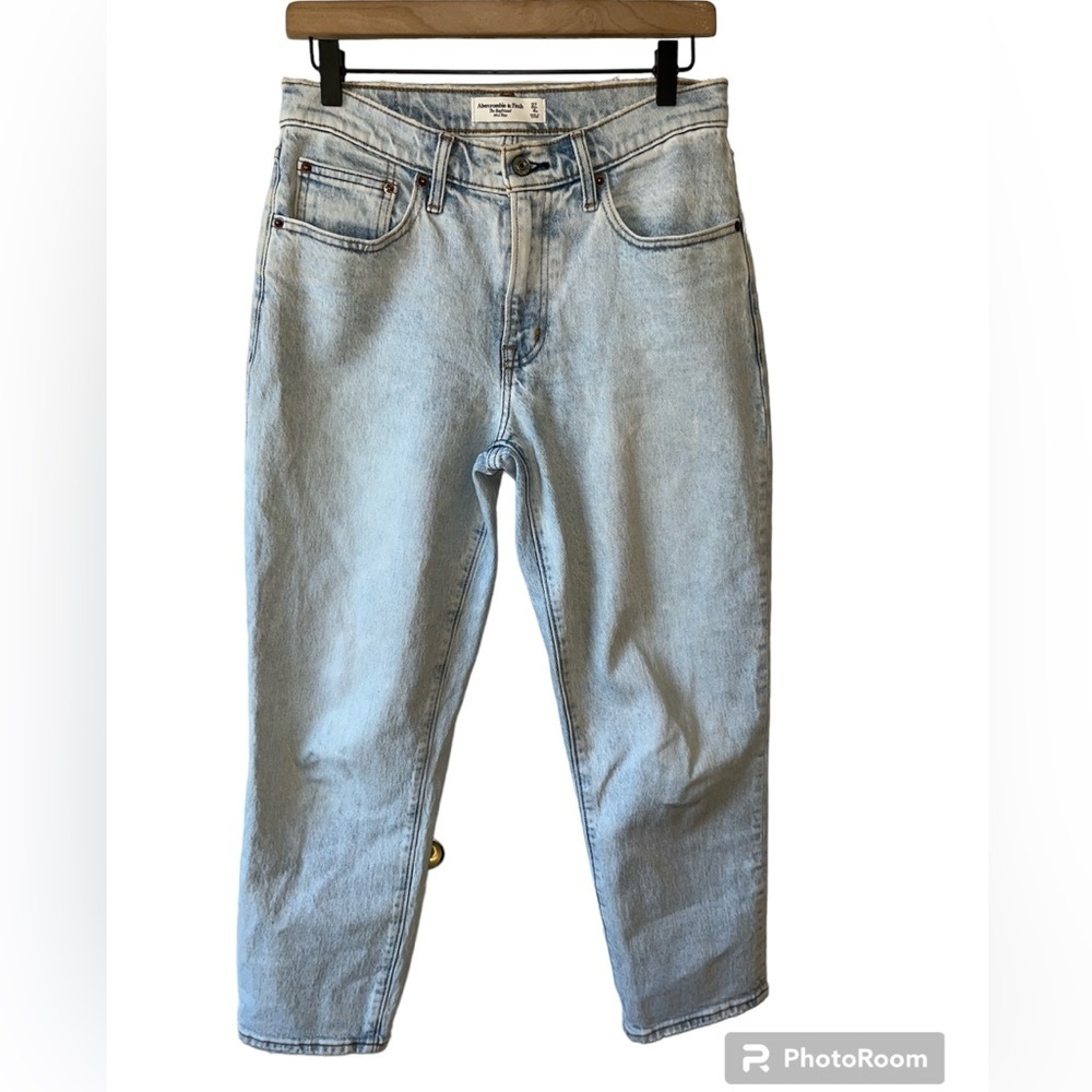 Abercrombie & Fitch Boyfriend Mid Rise Jeans Light Wash size 4/27